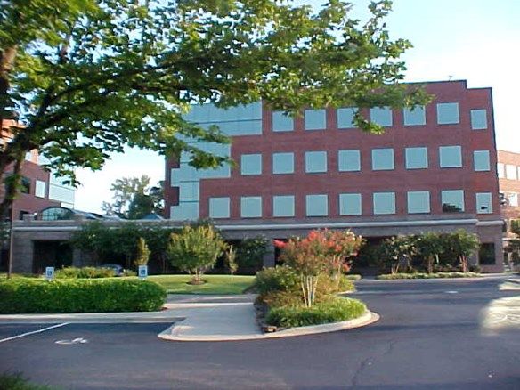 Goodlett Farms Business Center: 7130 Goodlett Farms Pkwy, Cordova, TN 38016